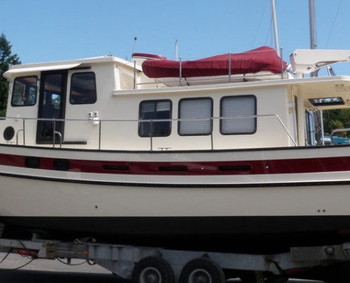 Yacht Hull Refinishing After