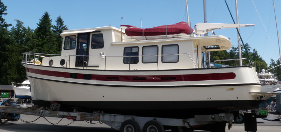 Yacht Hull Refinishing After